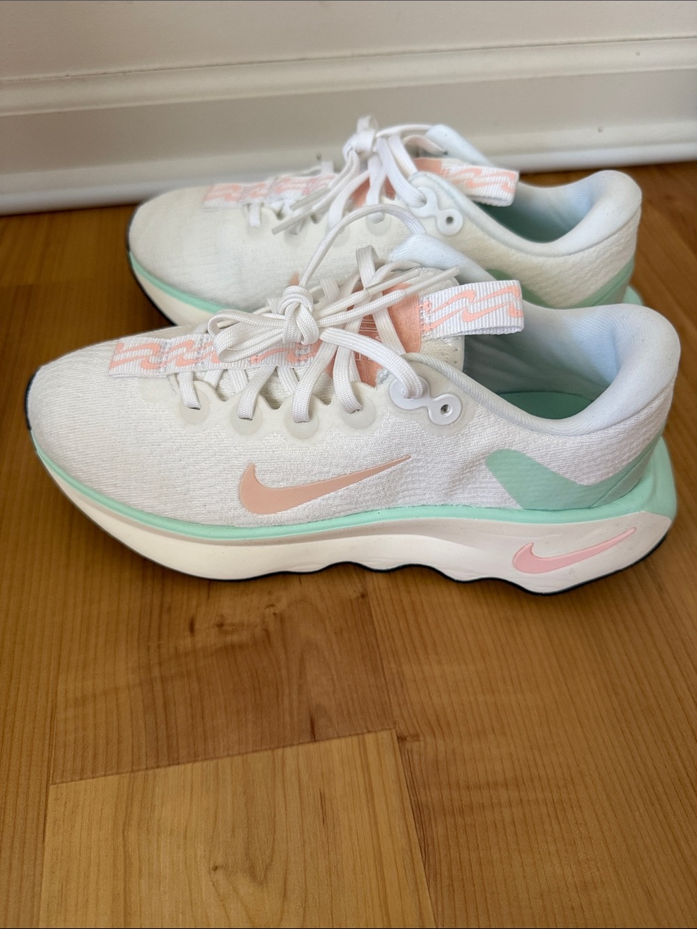 Nike Motiva sneakers. Size 7.5M. New!